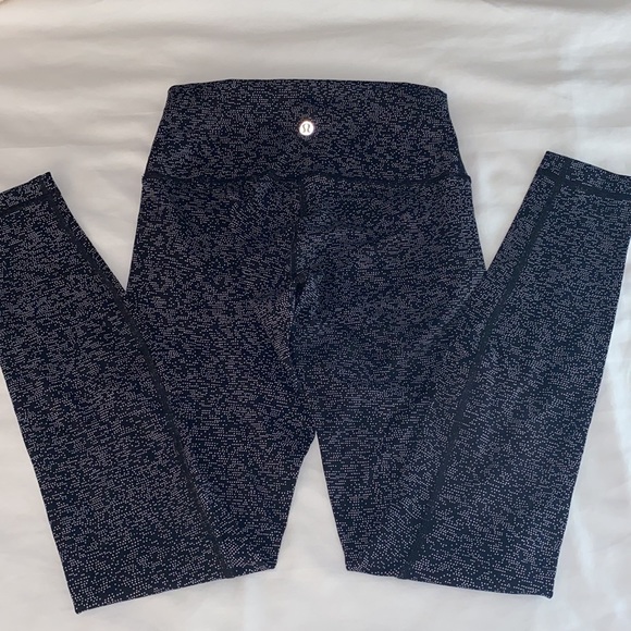 Lululemon HR Size 4 Luxtreme Wunder Unders - Picture 3 of 6